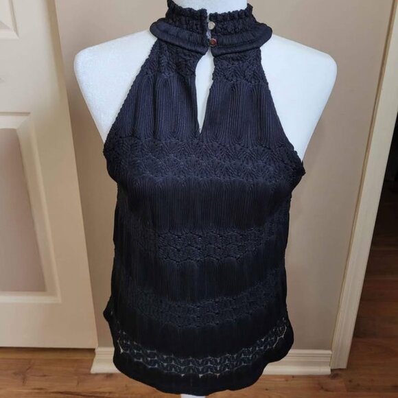 Cable & Gauge Textured Halter Neck Top - Picture 1 of 3